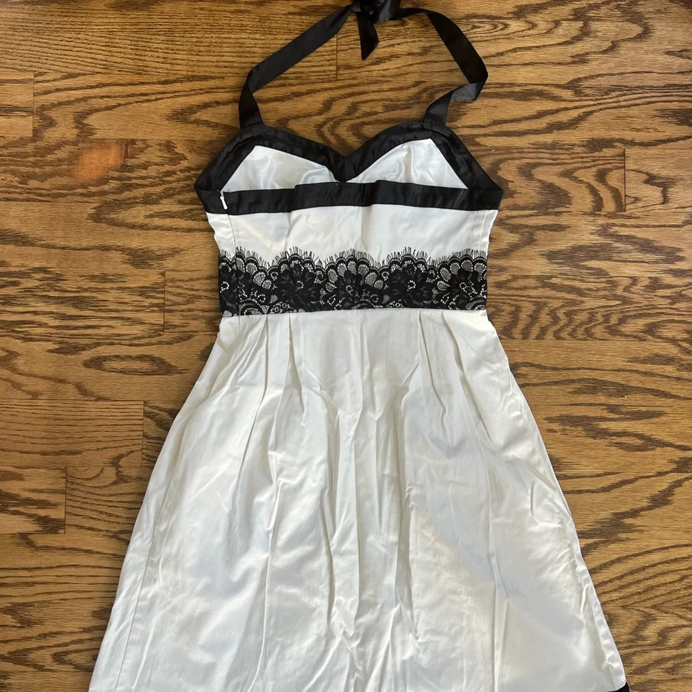 GUESS Black and White Halter Dress - Picture 4 of 7